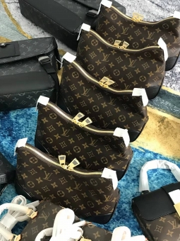 电商源头 实体店批发源头 奢侈品包包货源批发 奢侈品实体店拿 电商源头 实体店批发源头 奢侈品包包货源批发 奢侈品实体店拿