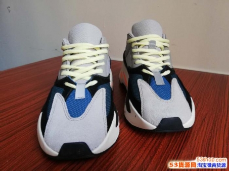 �˶�Ь��������һ������AdidasҬ��700v2Ь��500��